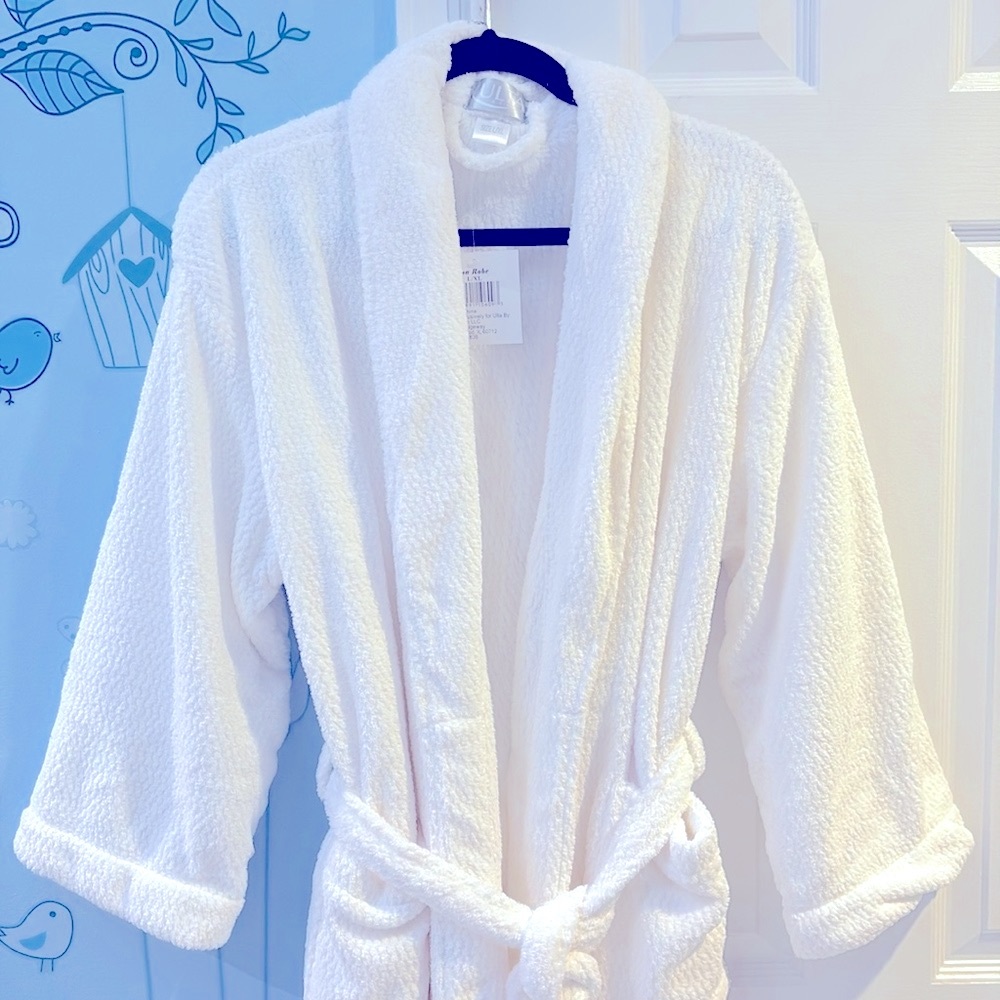 NWT Ulta Beauty Spa Luxurious White Plush Soft Waffle Bathrobe Women’s Size L/XL